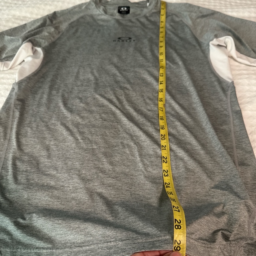 Oakley Men's Heather Gray Short Sleeve Tee - Picture 7 of 10